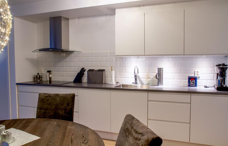 Dining area, kitchen