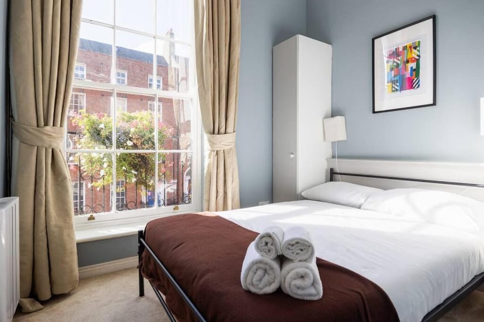 2Bed Flat With Private Balcony and Fireplace Apartment in Dublin