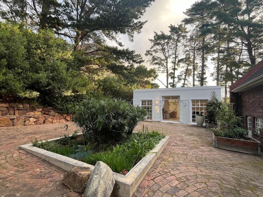 Property building, Day, Garden, Garden view