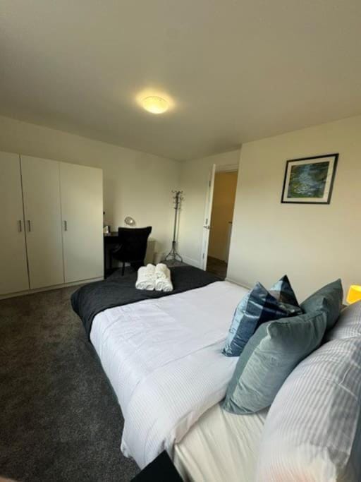 Stylish London Stay 2-Bedroom Duplex Sleeps 6 Apartment in City of Westminster