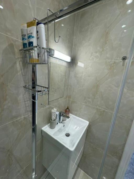 Stylish London Stay 2-Bedroom Duplex Sleeps 6 Apartment in City of Westminster