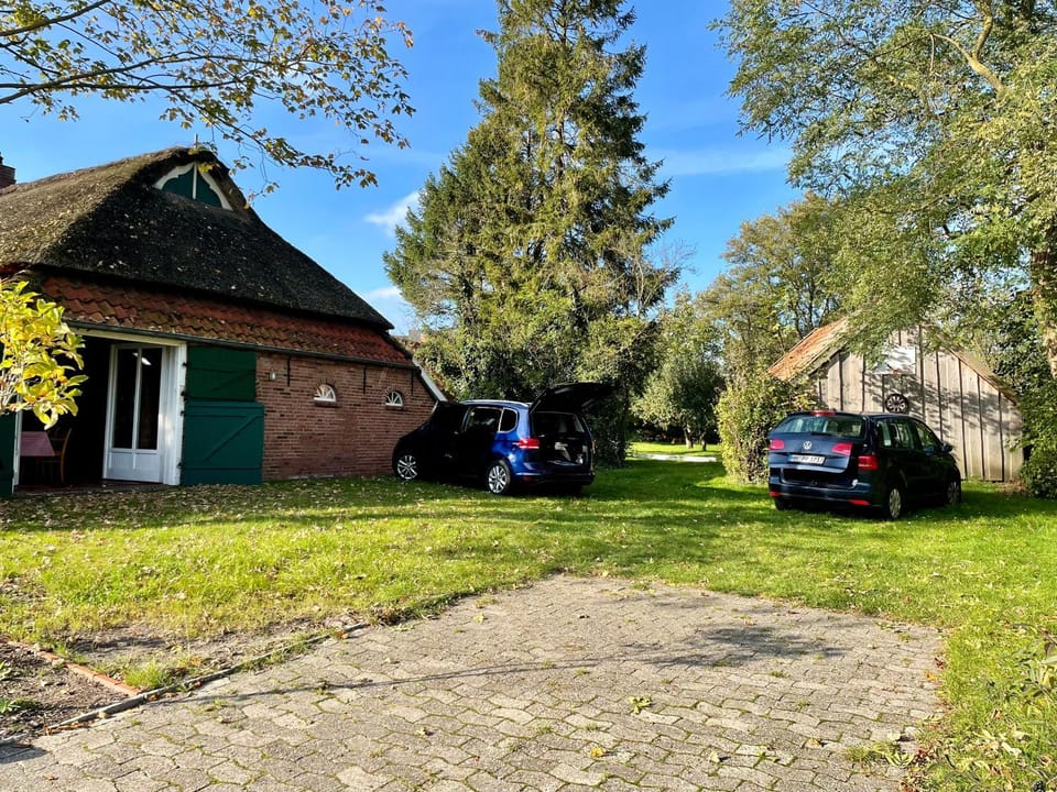 Garden, Parking