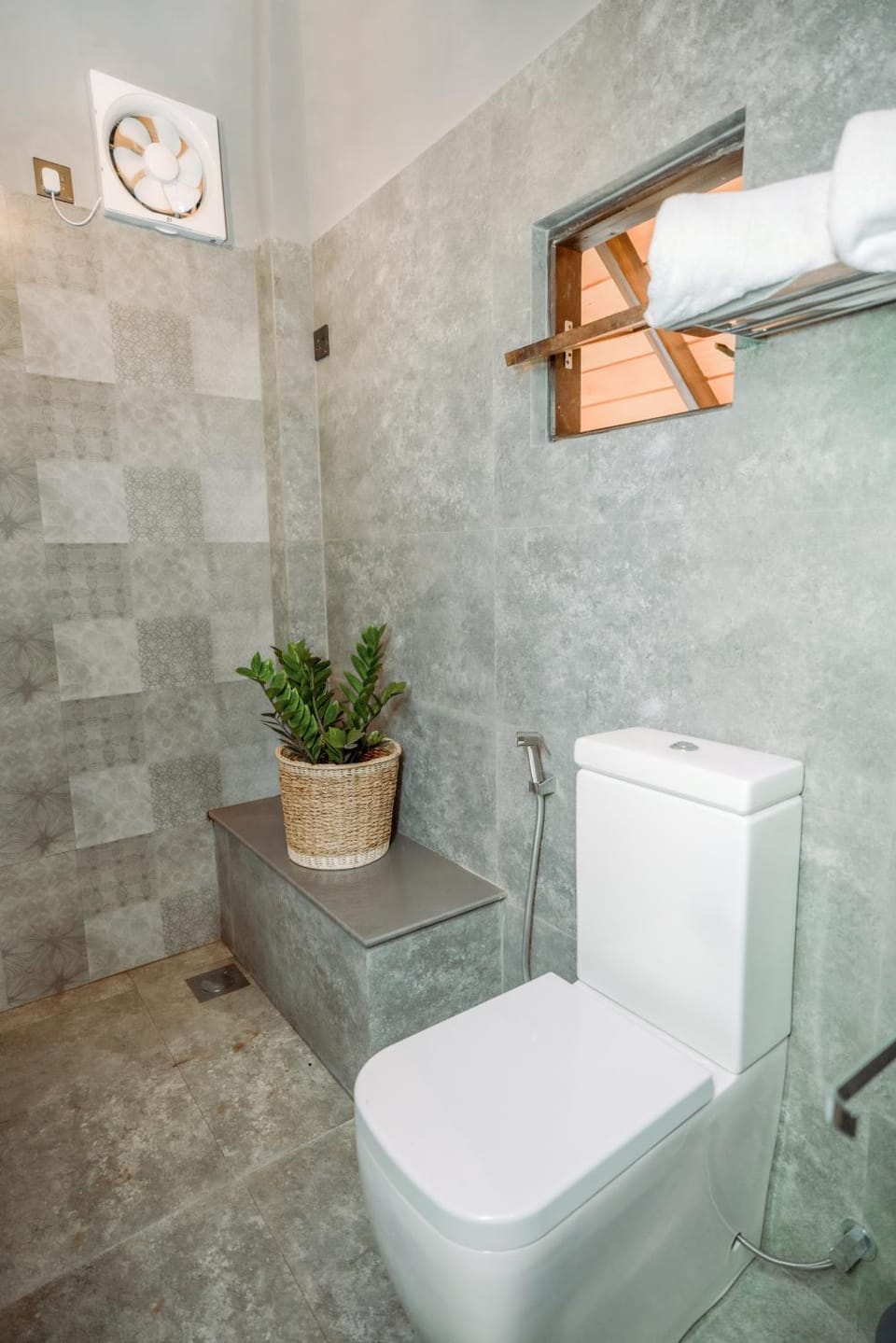 Toilet, Bathroom, towels