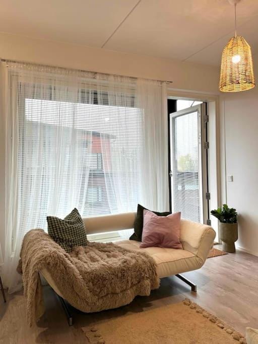 Living room, Photo of the whole room, Seating area