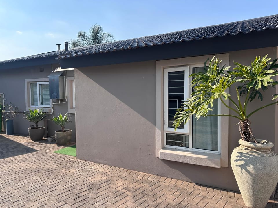 The Morningside residence - spacious deluxe room Bed and Breakfast in Sandton