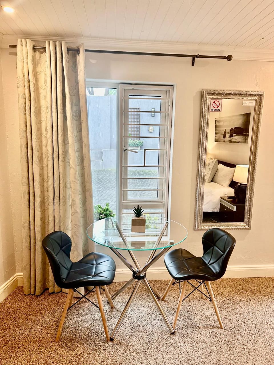 The Morningside residence - spacious deluxe room Bed and Breakfast in Sandton