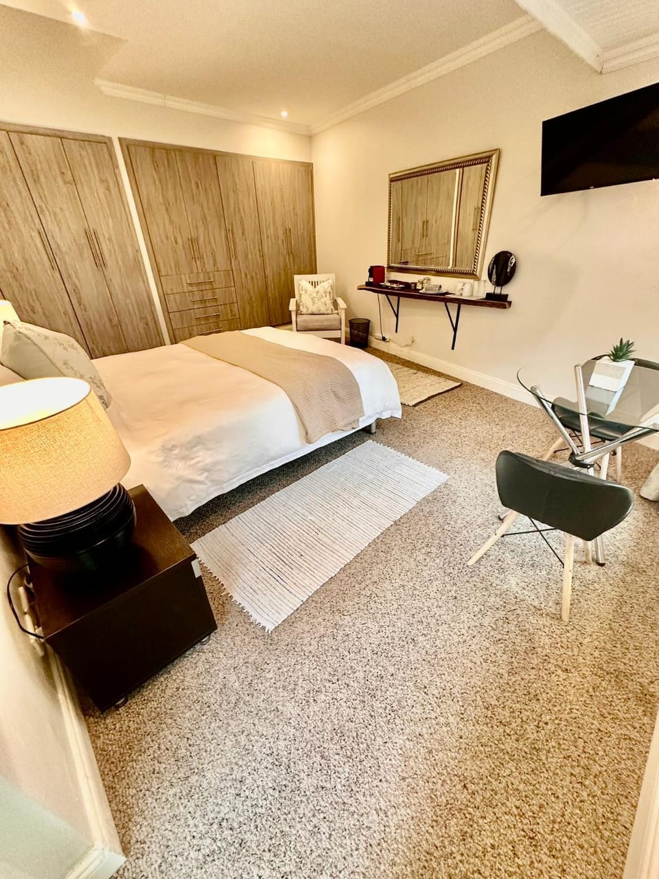 The Morningside residence - spacious deluxe room Bed and Breakfast in Sandton