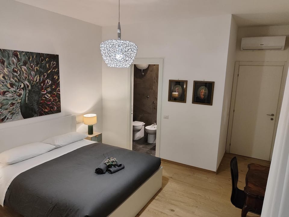 Bedroom, air conditioner
