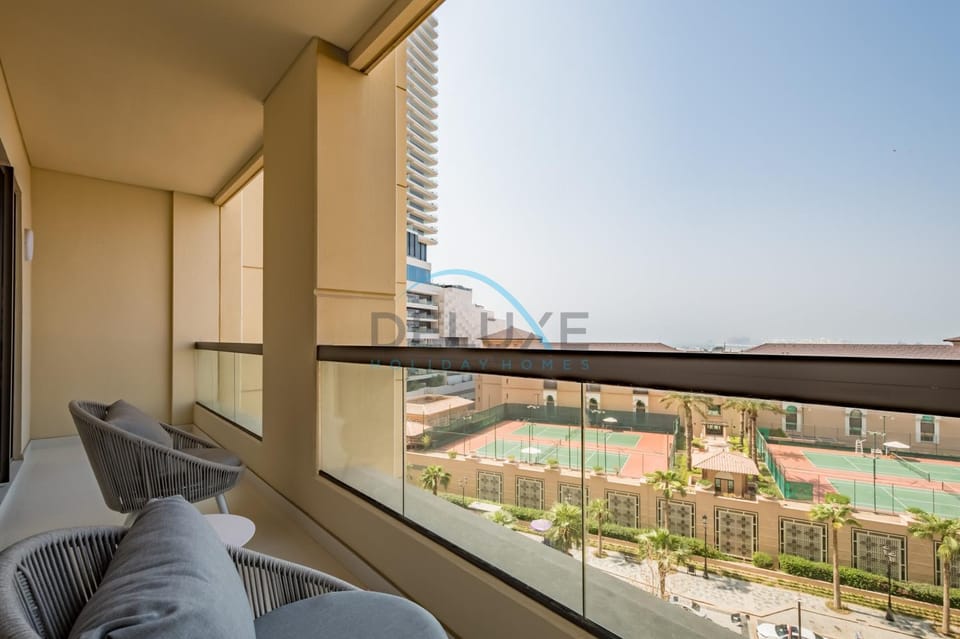 View (from property/room), Balcony/Terrace, Seating area, City view