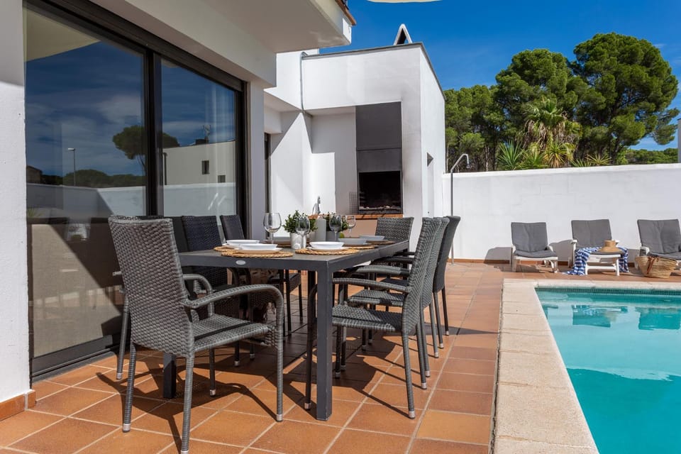 Patio, Balcony/Terrace, Dining area, Swimming pool