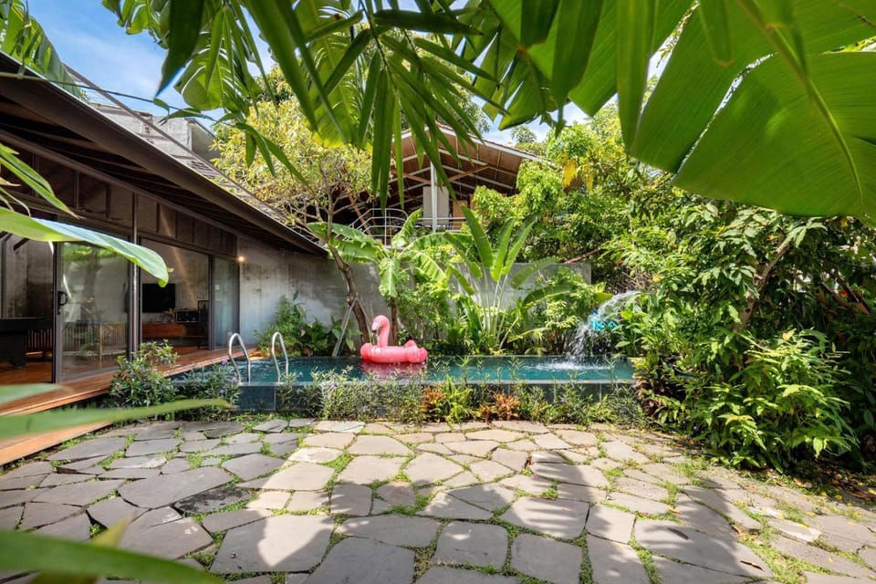 Patio, Day, Natural landscape, Garden, Garden view, Pool view, Swimming pool, sunbed