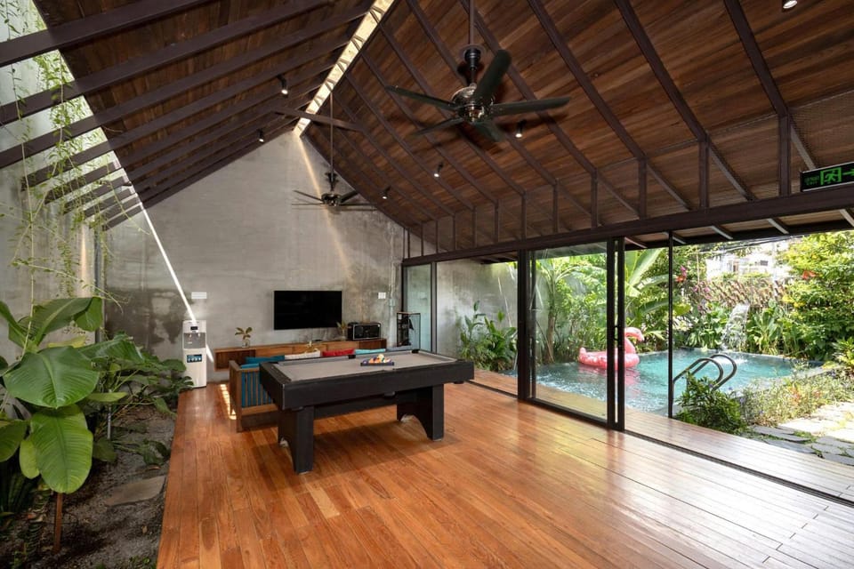 Communal lounge/ TV room, Garden, TV and multimedia, Dining area, Garden view, Pool view, Swimming pool