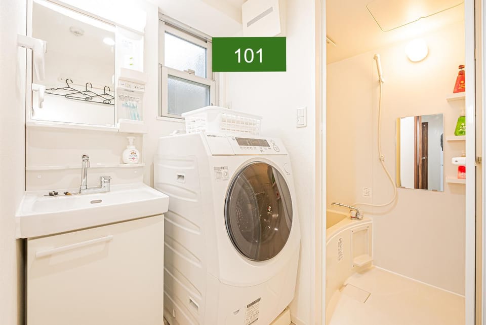 Shower, Bathroom, washing machine, dryer