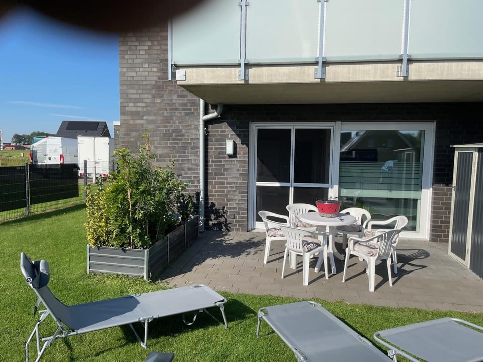Ruhig gelegene EG-Neubauwohnung & Garten, überdachte Terrasse, Insektenschutz, Fußbodenheizung, EBK für max 7 Personen Apartment in North Rhine-Westphalia