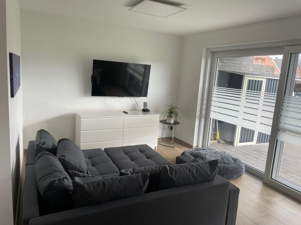 Ruhig gelegene EG-Neubauwohnung & Garten, überdachte Terrasse, Insektenschutz, Fußbodenheizung, EBK für max 7 Personen Apartment in North Rhine-Westphalia