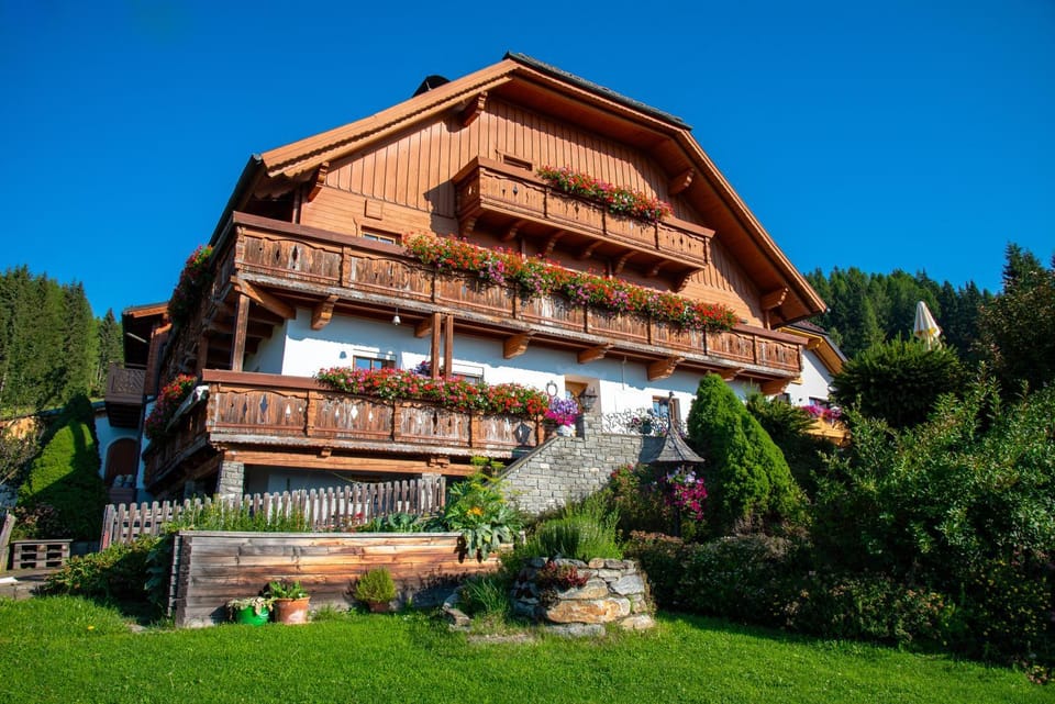 Property building, Summer, Balcony/Terrace