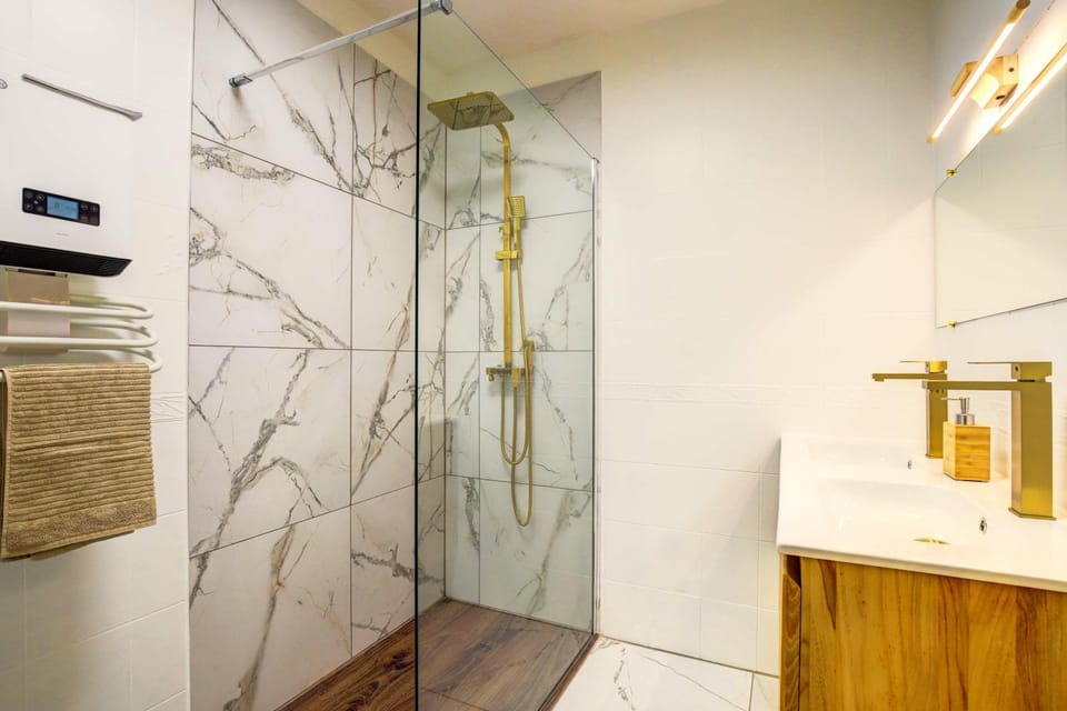 Shower, Bathroom, towels
