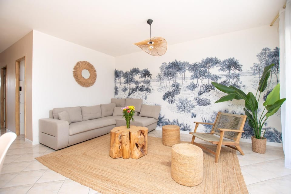 Living room, Decorative detail, Seating area