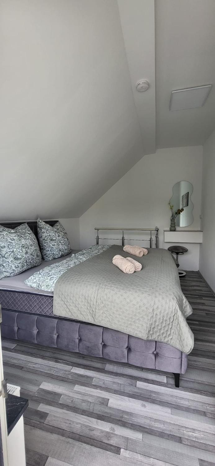 Bed, Photo of the whole room, Bedroom, towels
