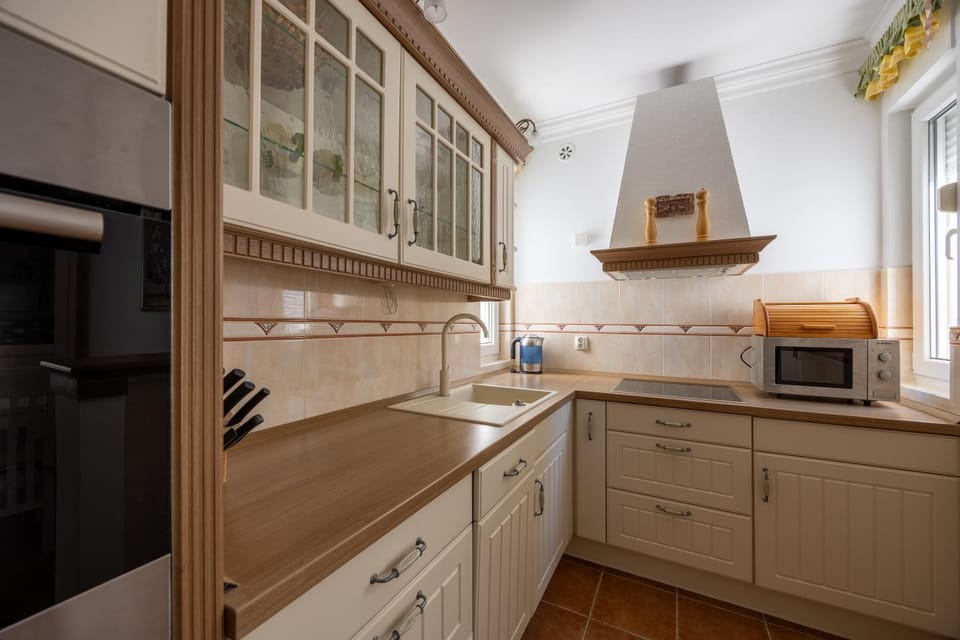 Apartment with private pool Kotor, Ljuta Apartment in Dobrota