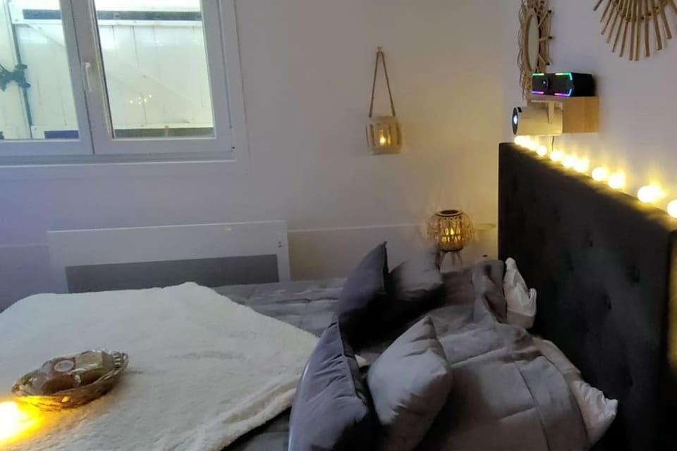 Bed, Bedroom