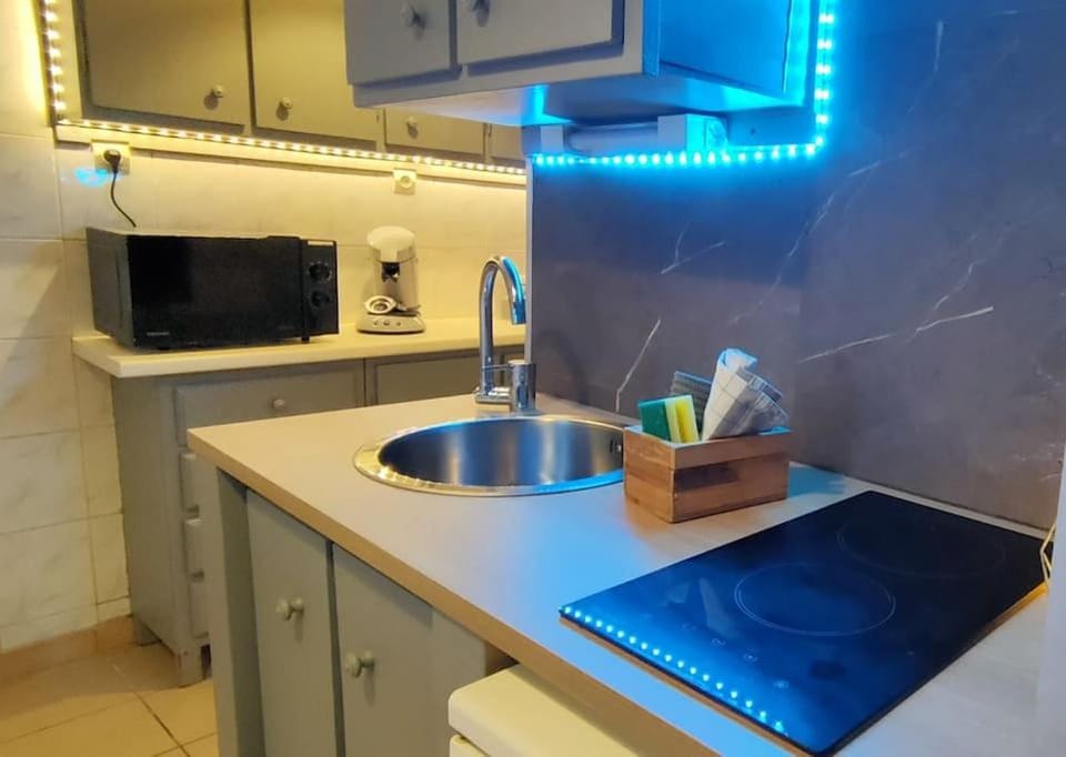 Kitchen or kitchenette, pet friendly, stove