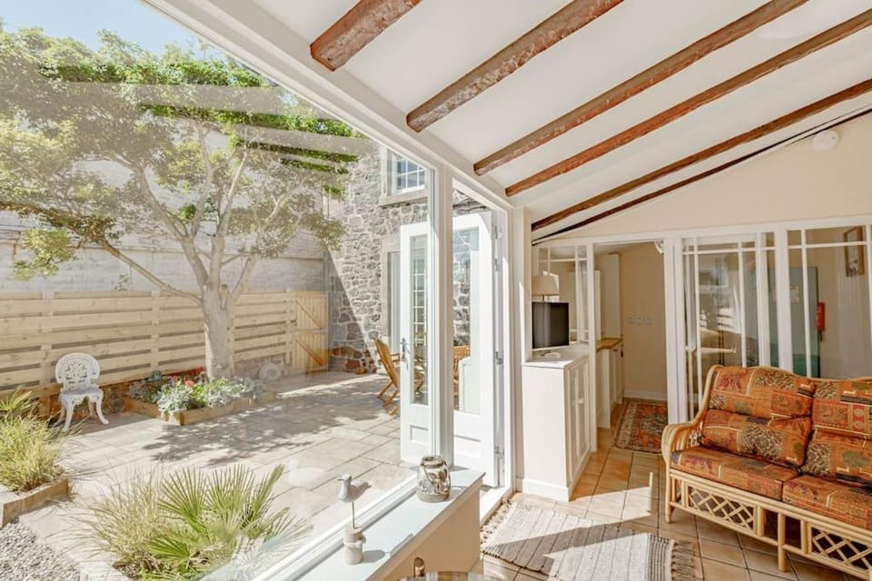Patio, Garden, View (from property/room), Seating area, Garden view