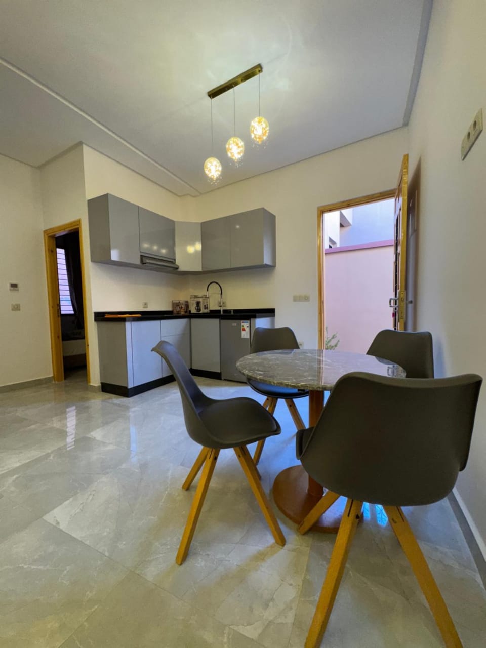 Kitchen or kitchenette, Dining area, stove