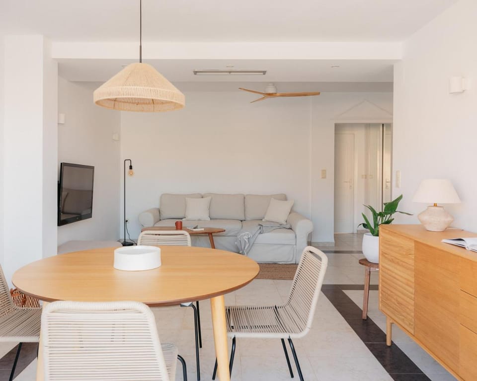 Seating area, Dining area