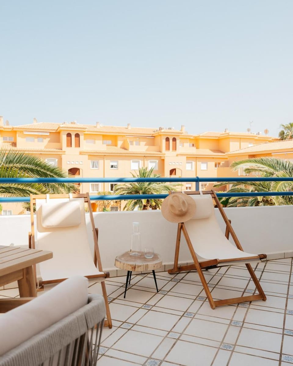 Off site, Balcony/Terrace, sunbed