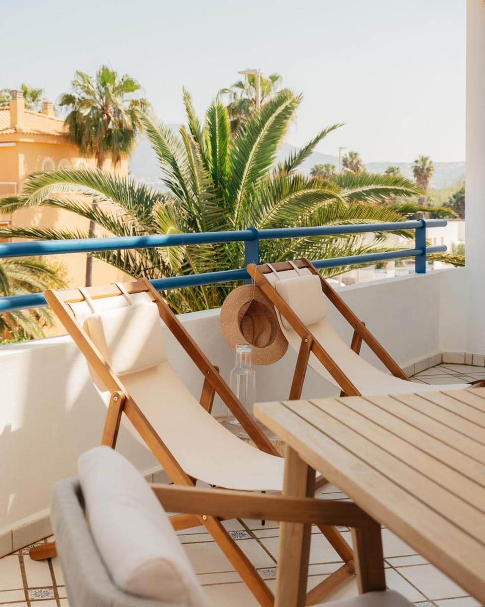 Balcony/Terrace, sunbed