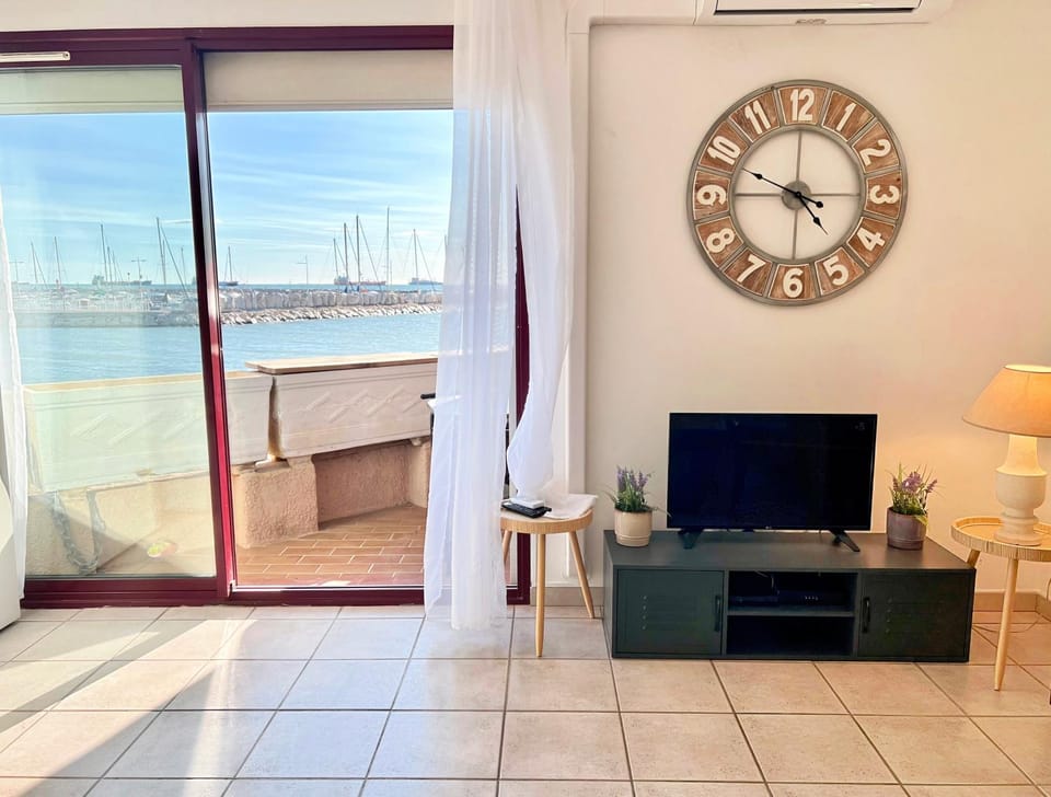 Voile de Mer 1 - Les Pieds dans l'eau, CLIM, Wifi, 2 personnes Apartment in Provence-Alpes-Côte d'Azur