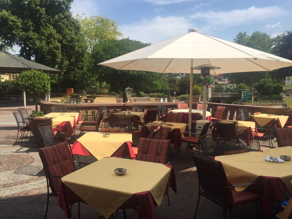 Restaurant/places to eat, Balcony/Terrace