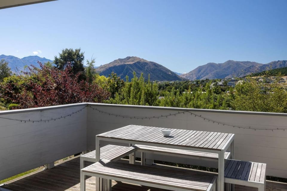 Patio, Day, Natural landscape, View (from property/room), Balcony/Terrace, Dining area, Mountain view