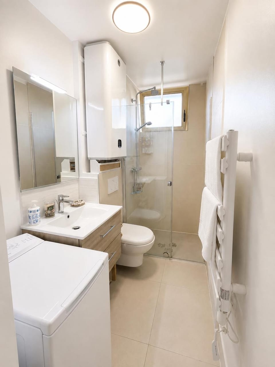 Shower, Toilet, Bathroom, towels