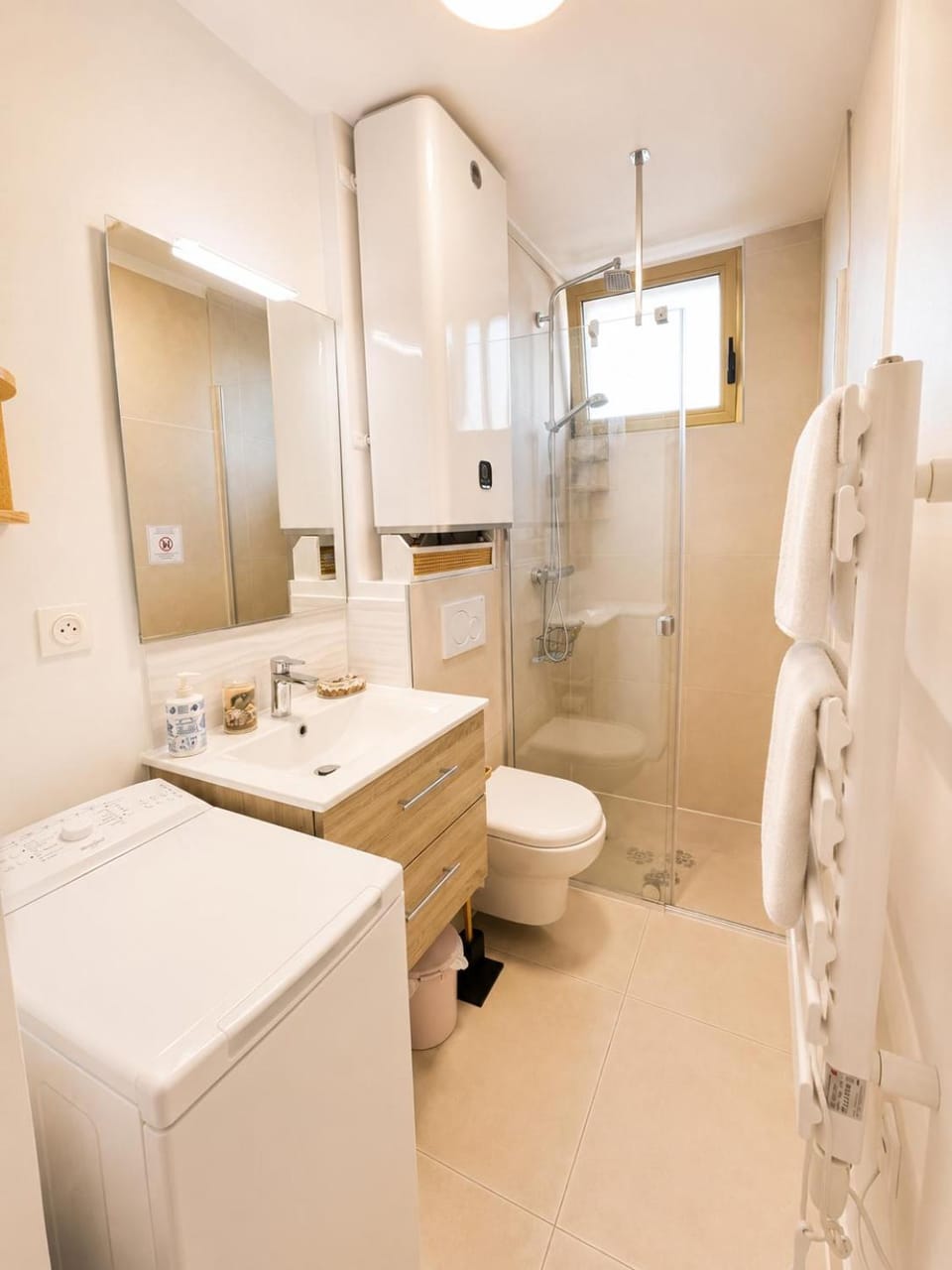 Shower, Toilet, Bathroom, towels