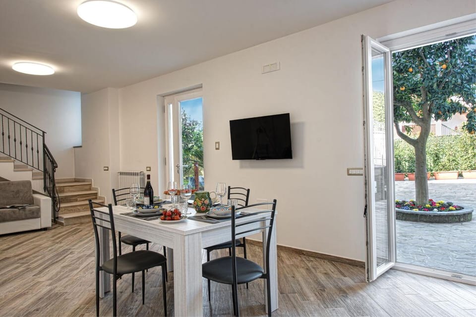 Spring, Winter, Summer, Dining area, Autumn