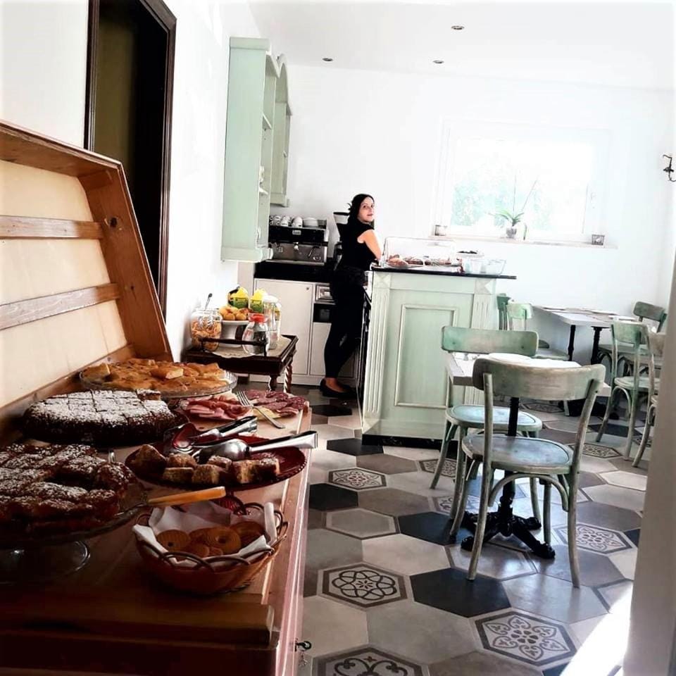 Communal lounge/ TV room, Breakfast, Continental breakfast, Buffet breakfast, Italian breakfast, American breakfast