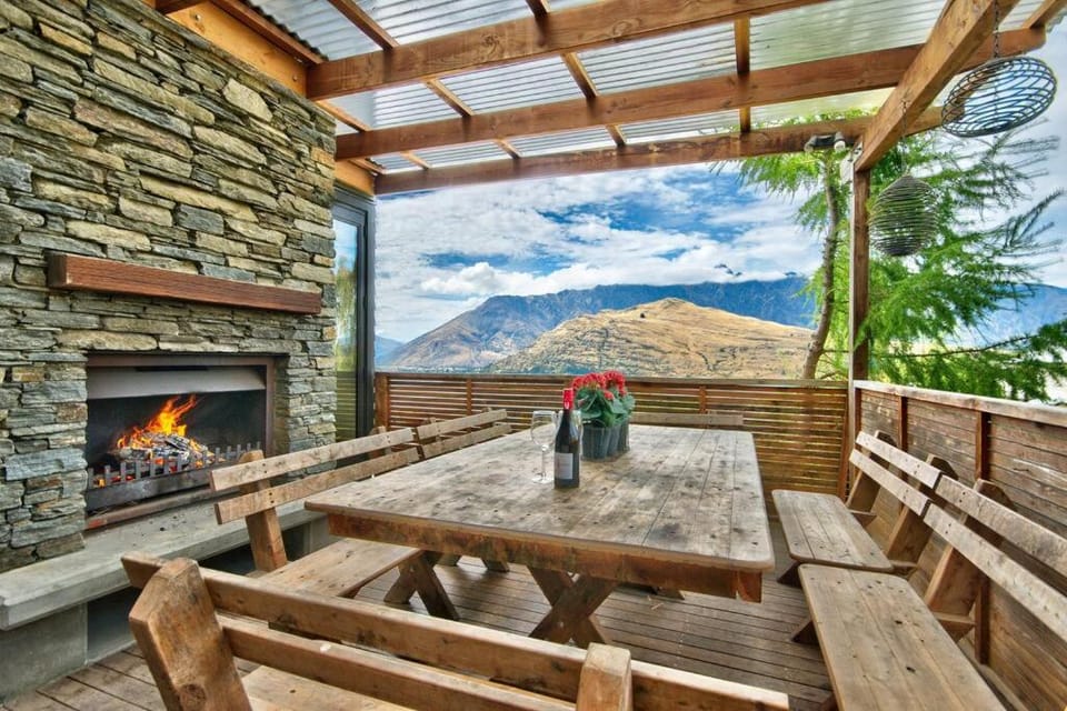 Lakeview Lodge Two with Stunning Views Apartment in Queenstown
