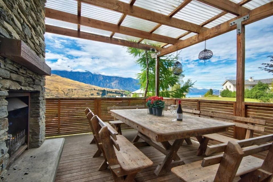 Lakeview Lodge Two with Stunning Views Apartment in Queenstown