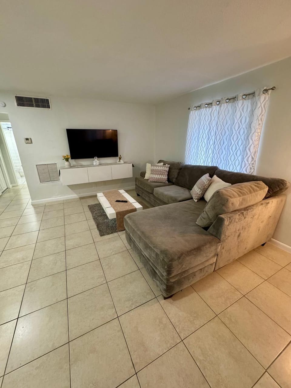 TV and multimedia, Living room, Seating area