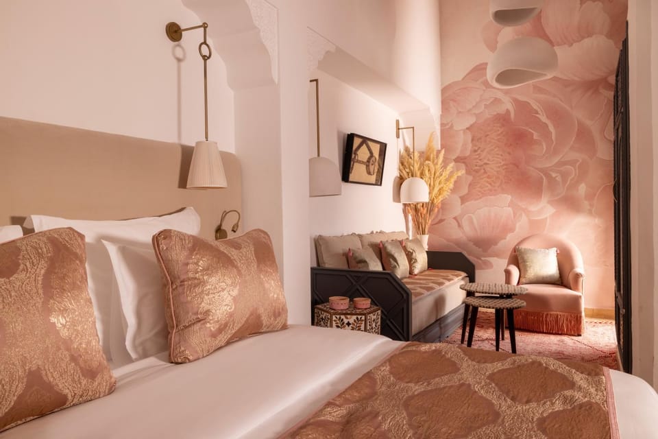 Bed, Living room, Bedroom