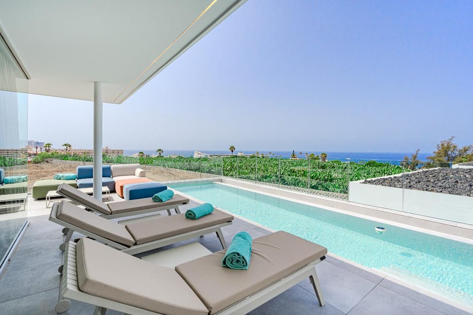 Patio, Day, Natural landscape, Solarium, View (from property/room), Balcony/Terrace, Balcony/Terrace, Pool view, Sea view, Swimming pool, Swimming pool, sunbed