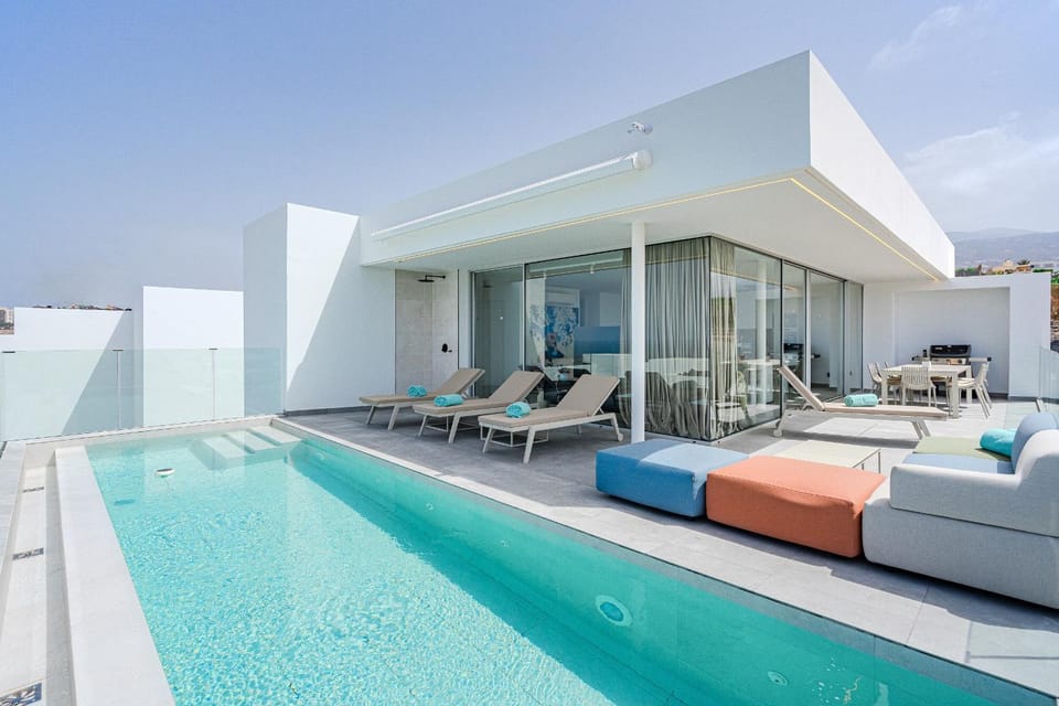 Day, Natural landscape, Balcony/Terrace, Balcony/Terrace, Living room, Seating area, Pool view, Pool view, Sea view, Sea view, Swimming pool, Swimming pool, Swimming pool, sunbed