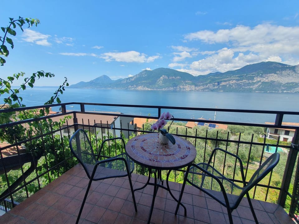 Day, Natural landscape, View (from property/room), Balcony/Terrace, Lake view, Mountain view