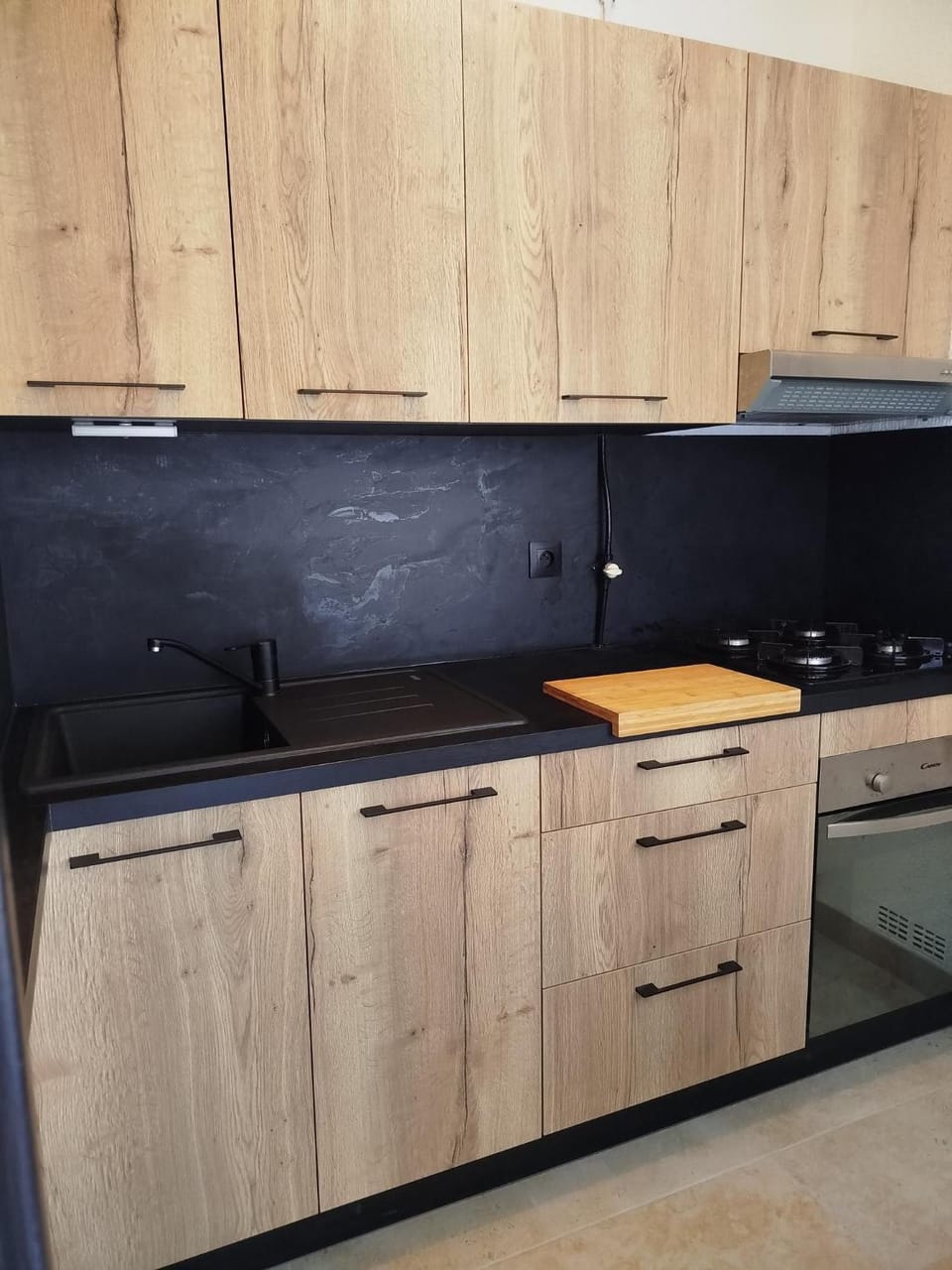 Coffee/tea facilities, microwave, oven, stove