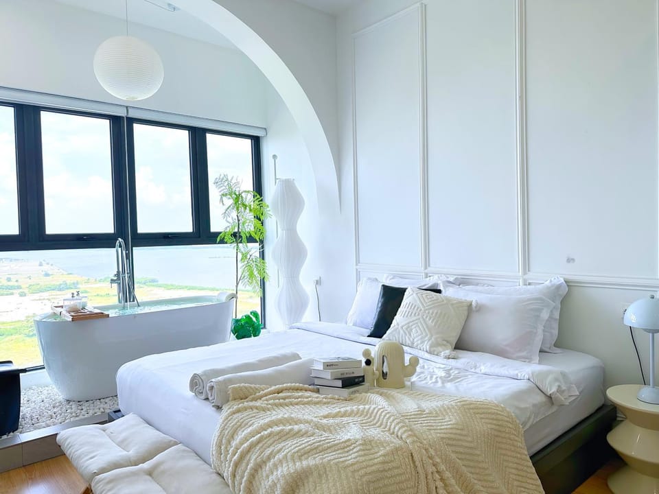 Bed, Photo of the whole room, Bedroom