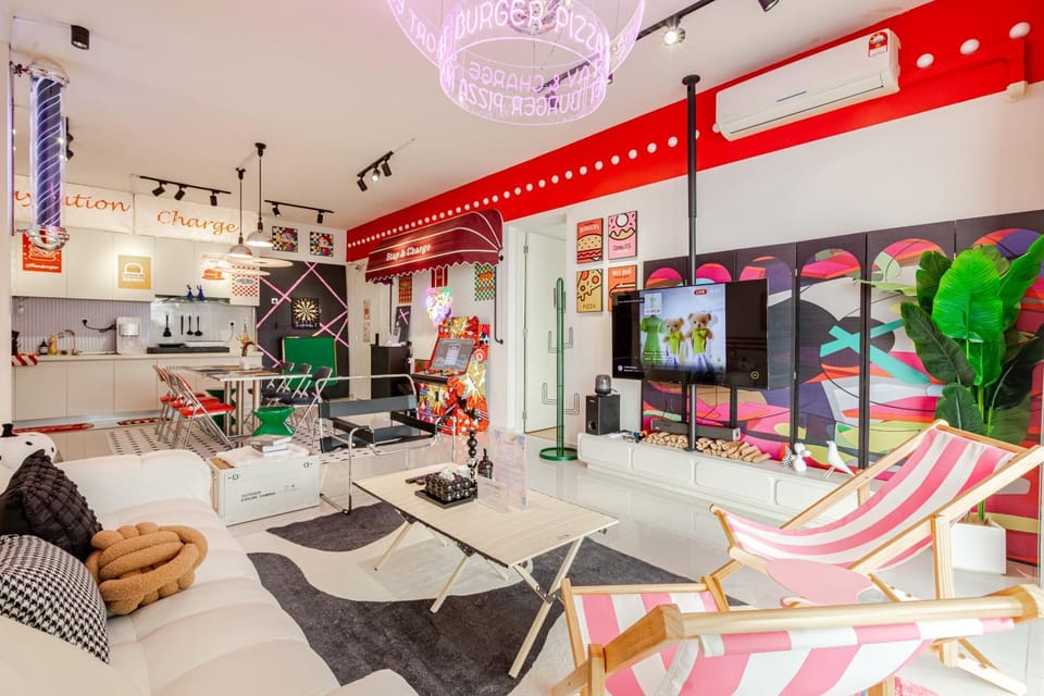 TV and multimedia, Kitchen or kitchenette, Living room, Seating area, Evening entertainment