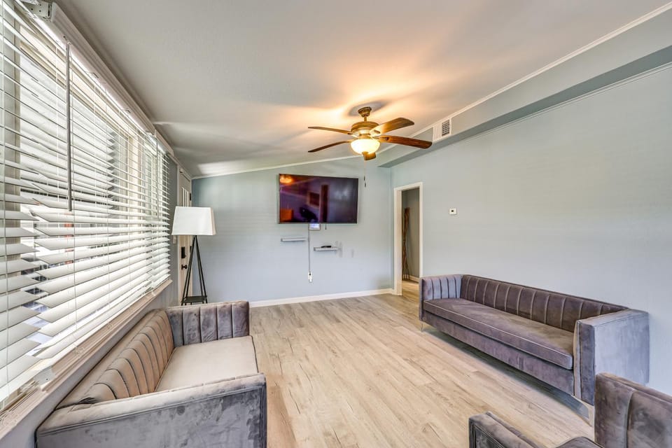 Hike, Golf and Fish Pine Bluff Retreat House in Pine Bluff