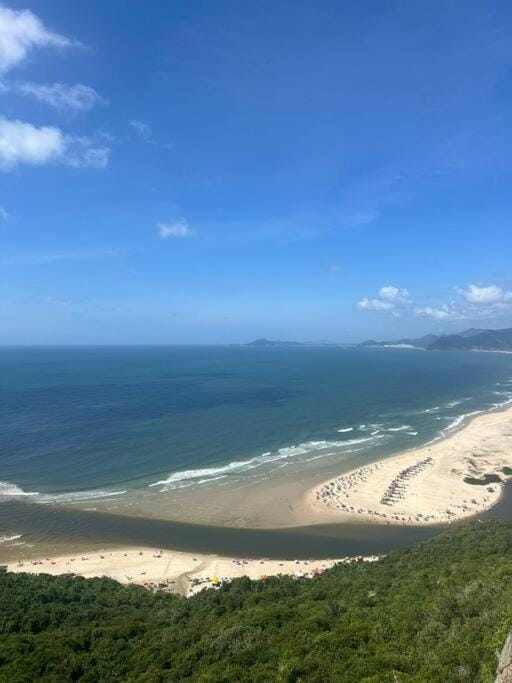 Casa de praia em Pinheira SC com piscina House in Florianopolis